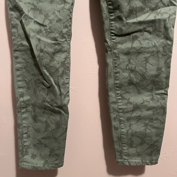 Gap Green Patterned Skinny Pants with Zipper Detailing - Picture 3 of 13